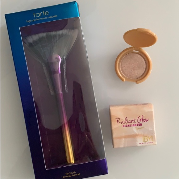 tarte Other - NEW Tarte fan brush w highlighter